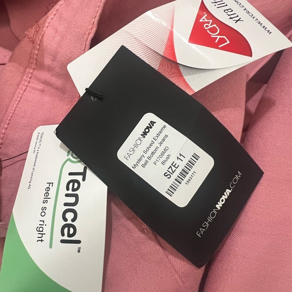 Fashion Nova extreme flare leg pants blush pink size 11 women’s distressed NWT - Picture 11 of 11